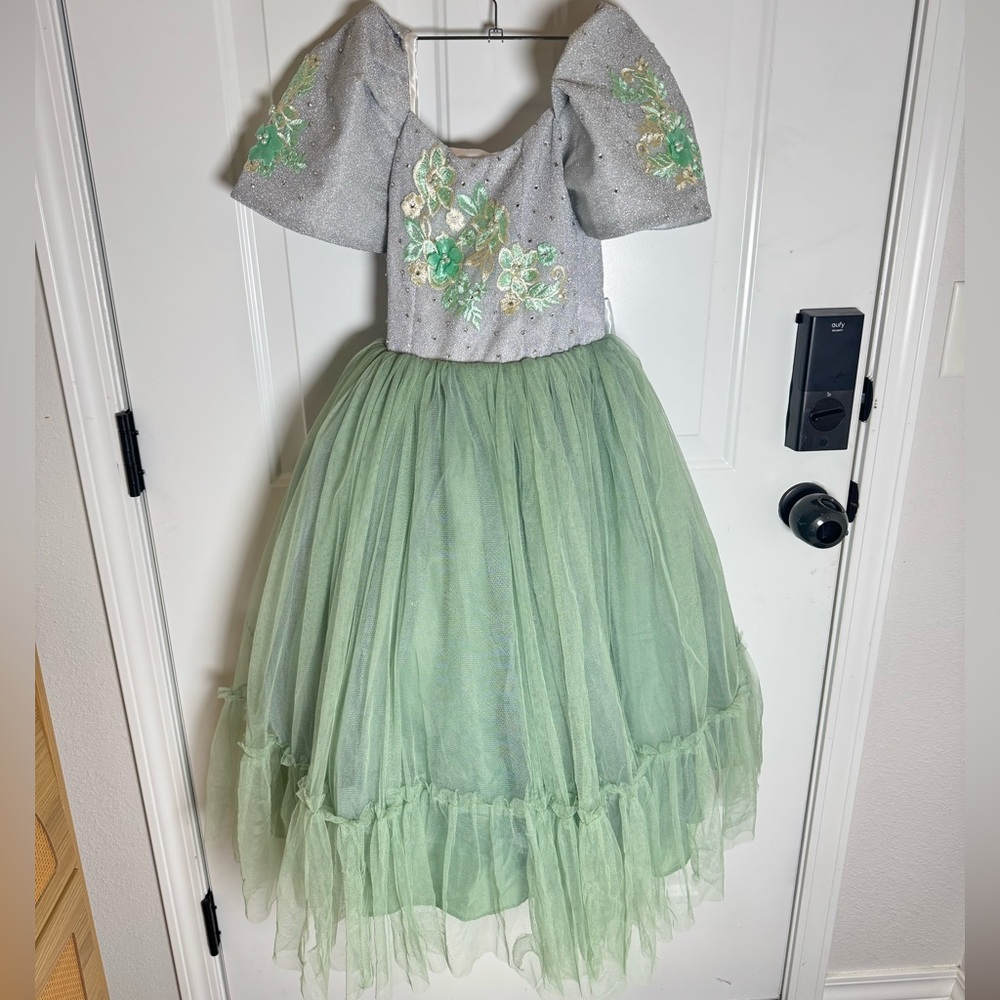 Girls Traditional Filipiniana Dress – Green & Silver, Fits 6–10 Years, Used Once